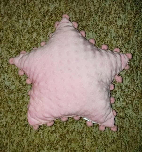 Polštářek s bambulkami 30x30cm