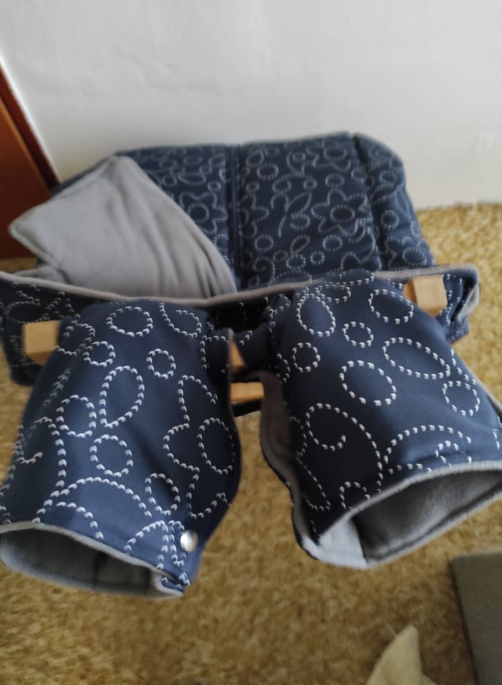 Dělený rukávník modrý Korunky