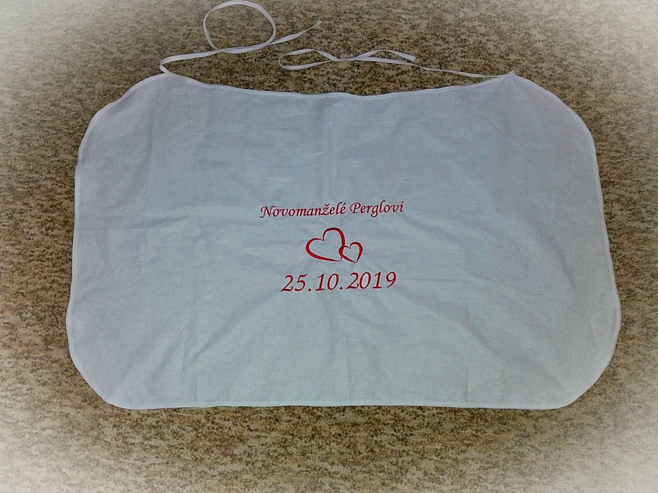 Svatební bryndák NOVOMANŽELÉ + příjmení