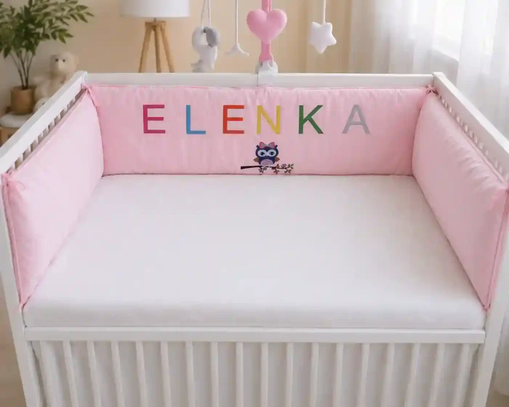 Mantinel do postýlky se jménem -růžový