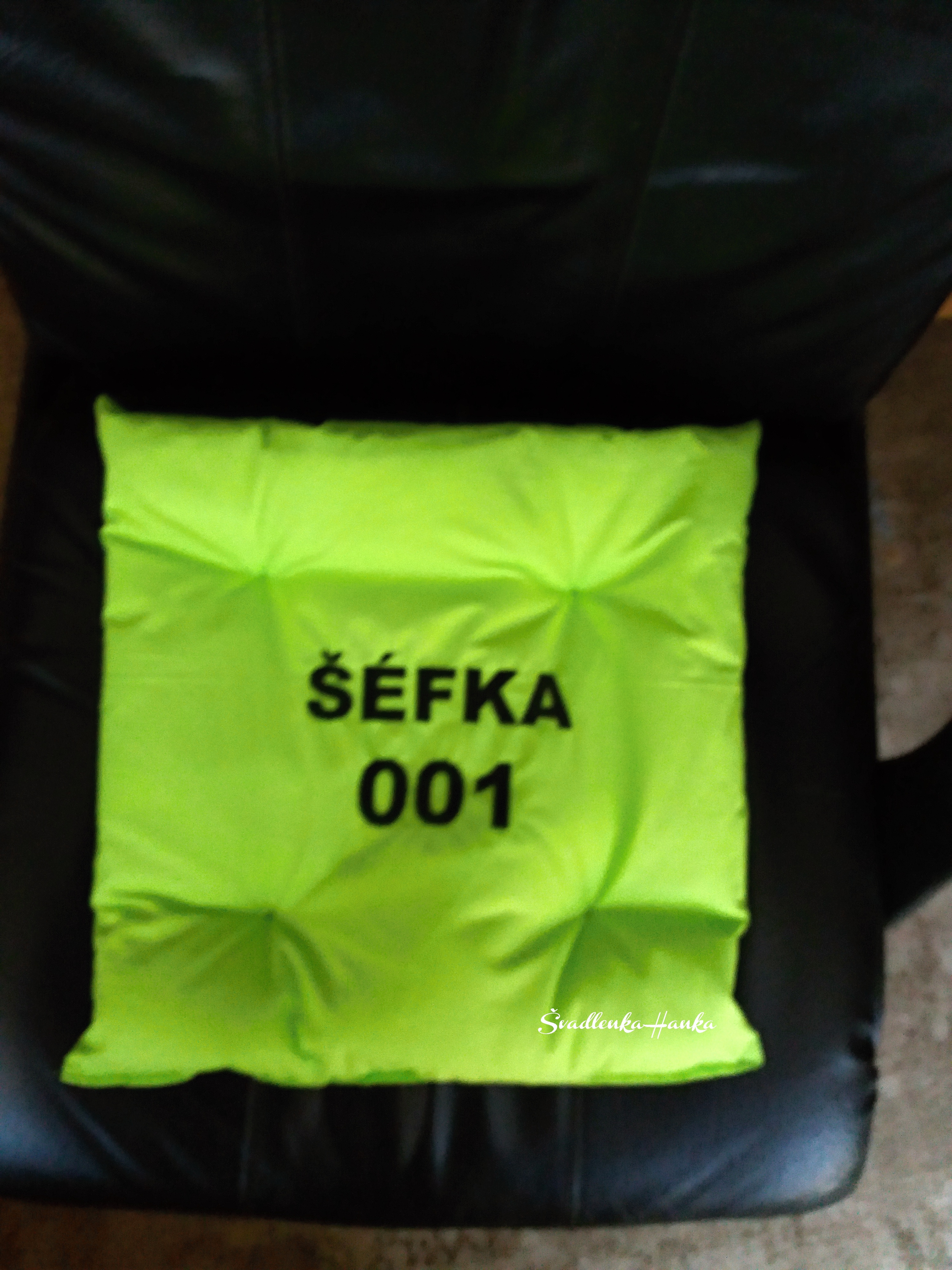 Podsedák s výšivkou