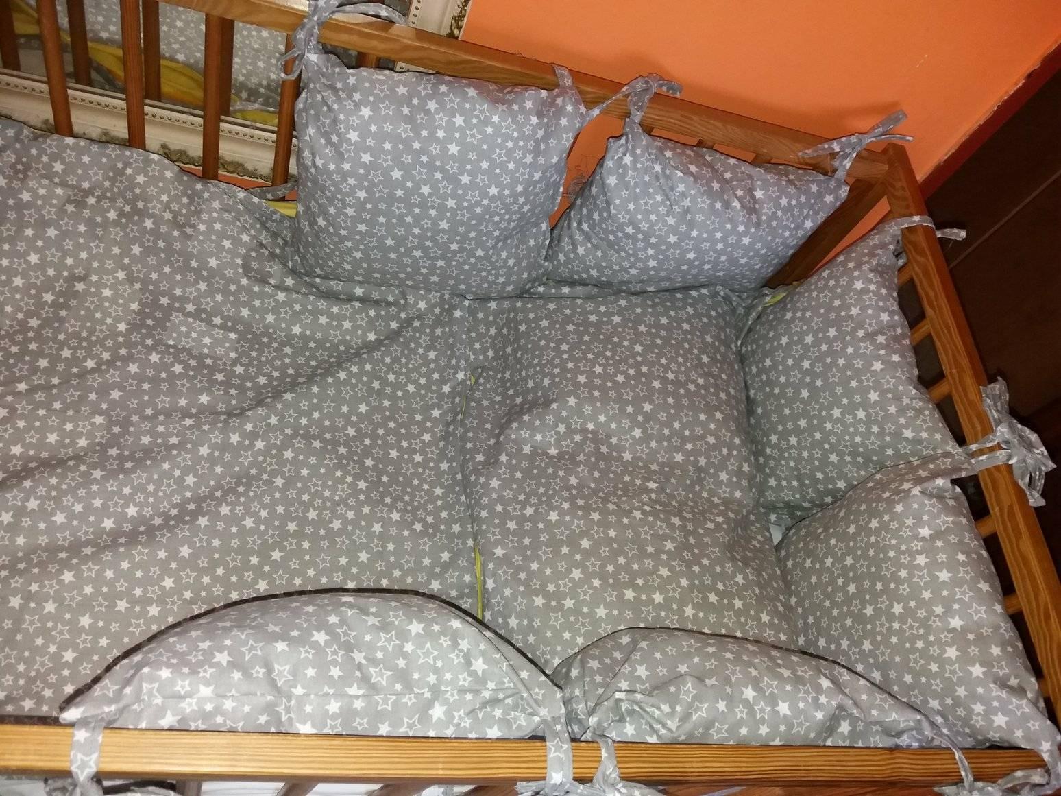 Mantinel do postýlky hvězdičky šedá