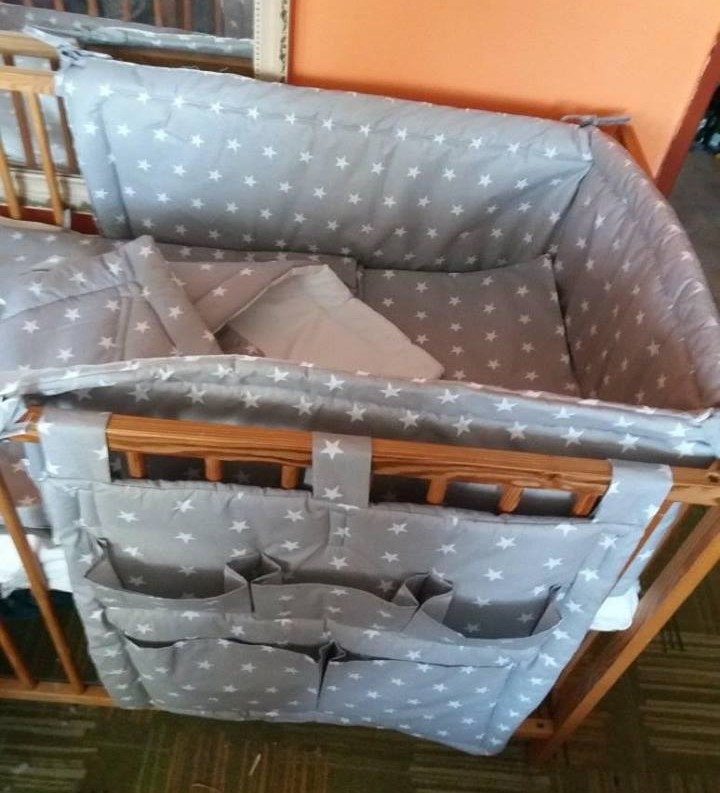 Kapsář na postýlku šedý, hvězdičky bílé