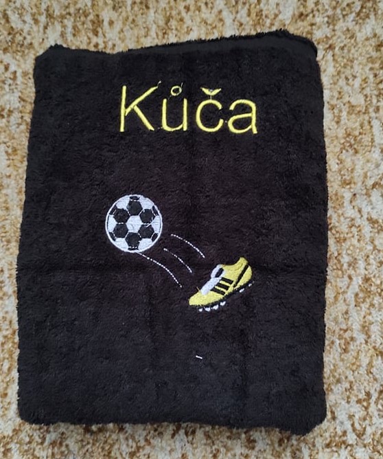 Osuška se jménem a kopačka