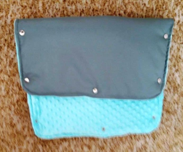 Rukávník šedý s minky