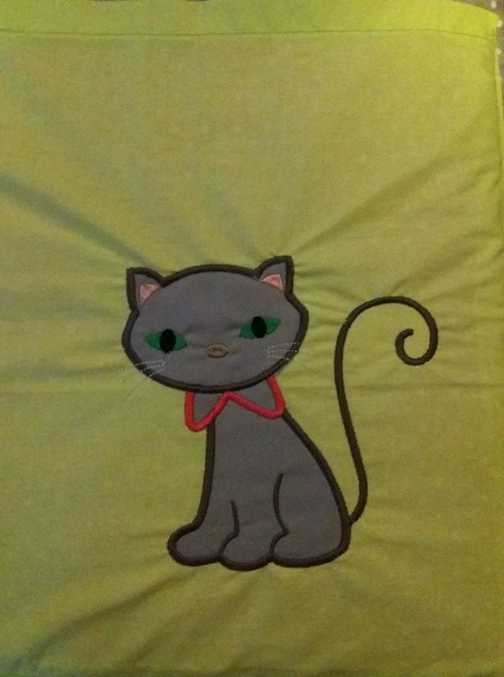 Kapsář za postel kočky2