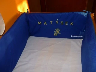 Mantinel do postýlky se jménem -modrý