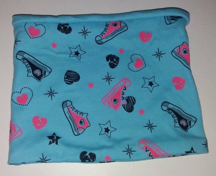 Set čepice + nákrčník tenisky modrý