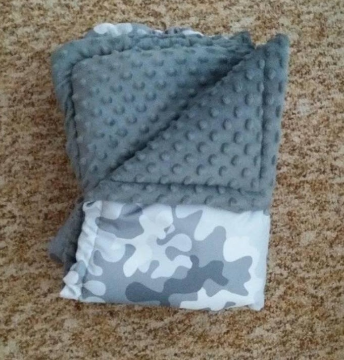 Nepadací deka/nánožník na kočárek maskáč šedý