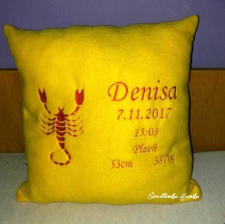 Polštářek se znamením a iniciály narození