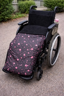 Zimní fusak na invalidní vozík kapky červené