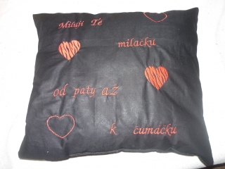 Polštářek černo červený